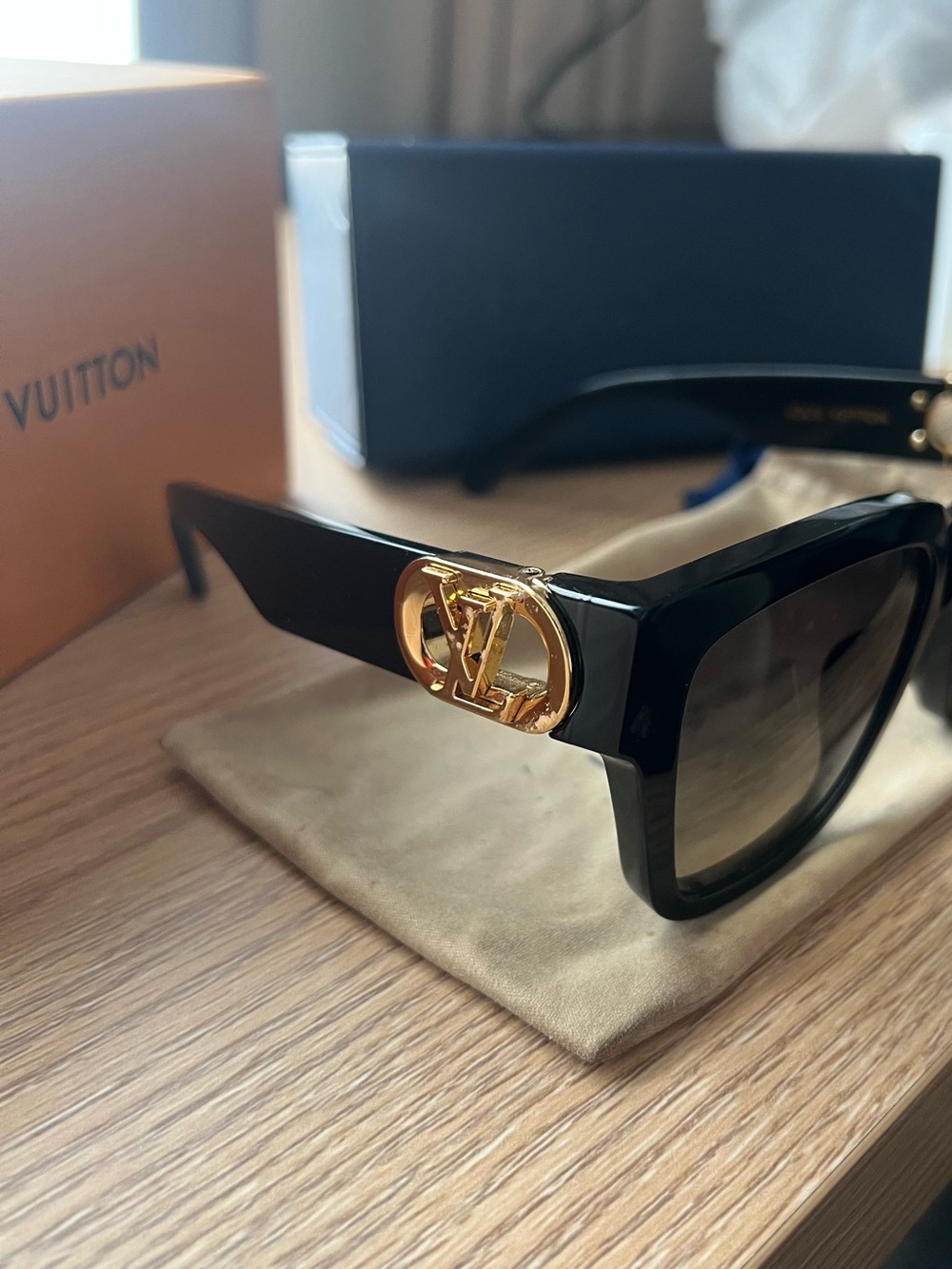 Louis Vitton Link Square Sunglasses - Picture 3 of 3